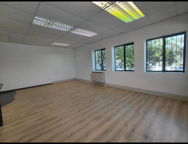 160M² OFFICE TO LET IN BRYANSTON